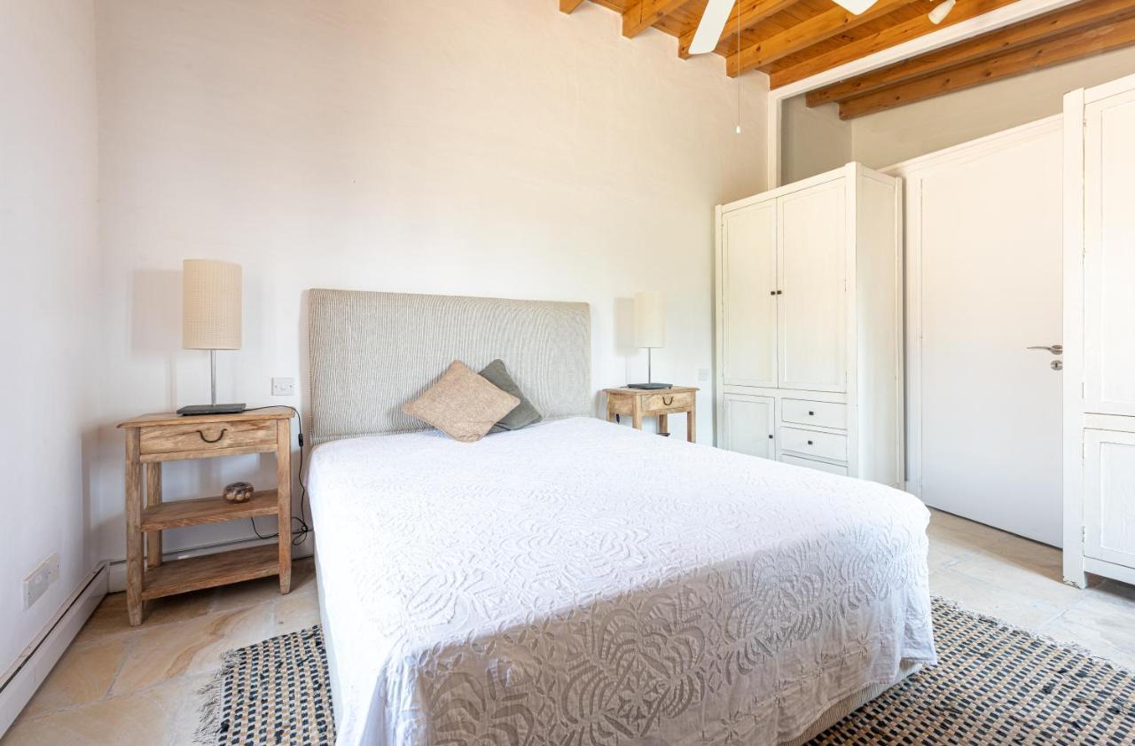 The Carob Tree Villa - Rustic Luxury Home With Access To Pool And Restaurant Larnaca Exterior photo