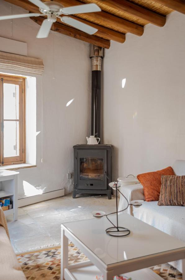 The Carob Tree Villa - Rustic Luxury Home With Access To Pool And Restaurant Larnaca Exterior photo